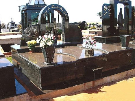 Túmulo com Arco