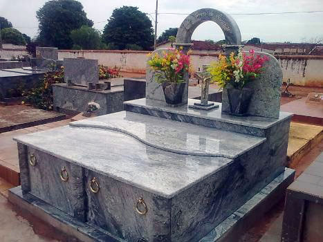 Túmulo com Arco