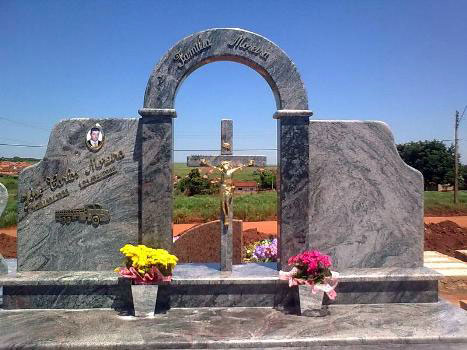 Túmulo com Arco