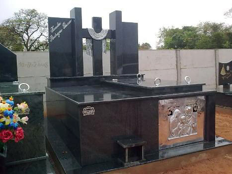 Túmulo com Arco - Túmulo com Arco